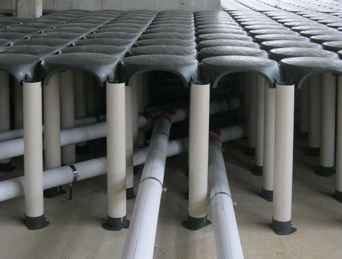 Disposable formwork for ventilated under-floor cavities