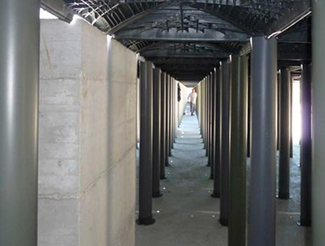 Disposable formwork for ventilated under-floor cavities